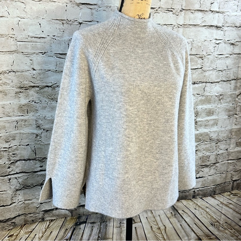 LOFT • SWEATER - Picture 3 of 11